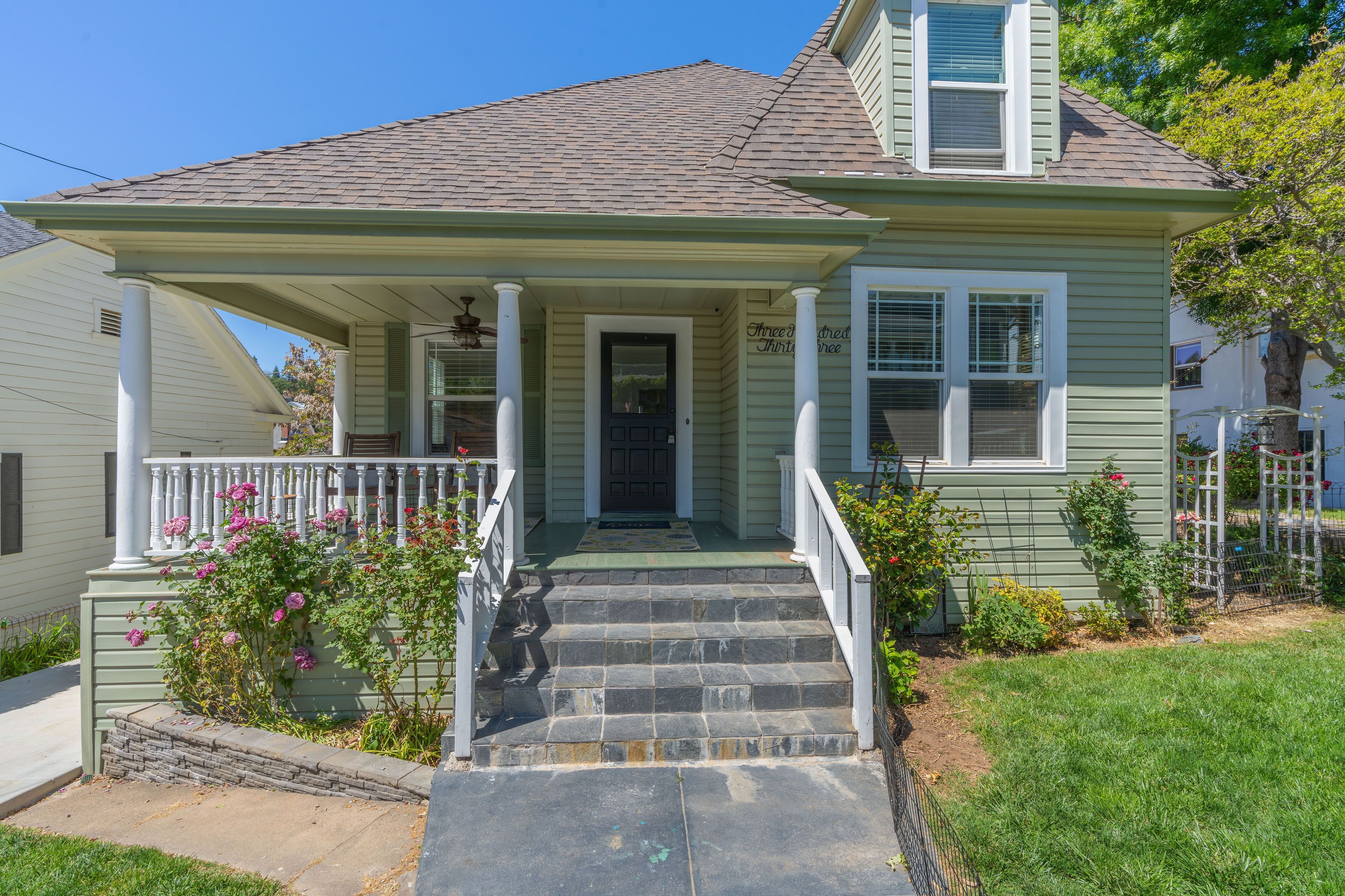 Beautifully Updated Victorian 2 blocks from Historic Main Street!