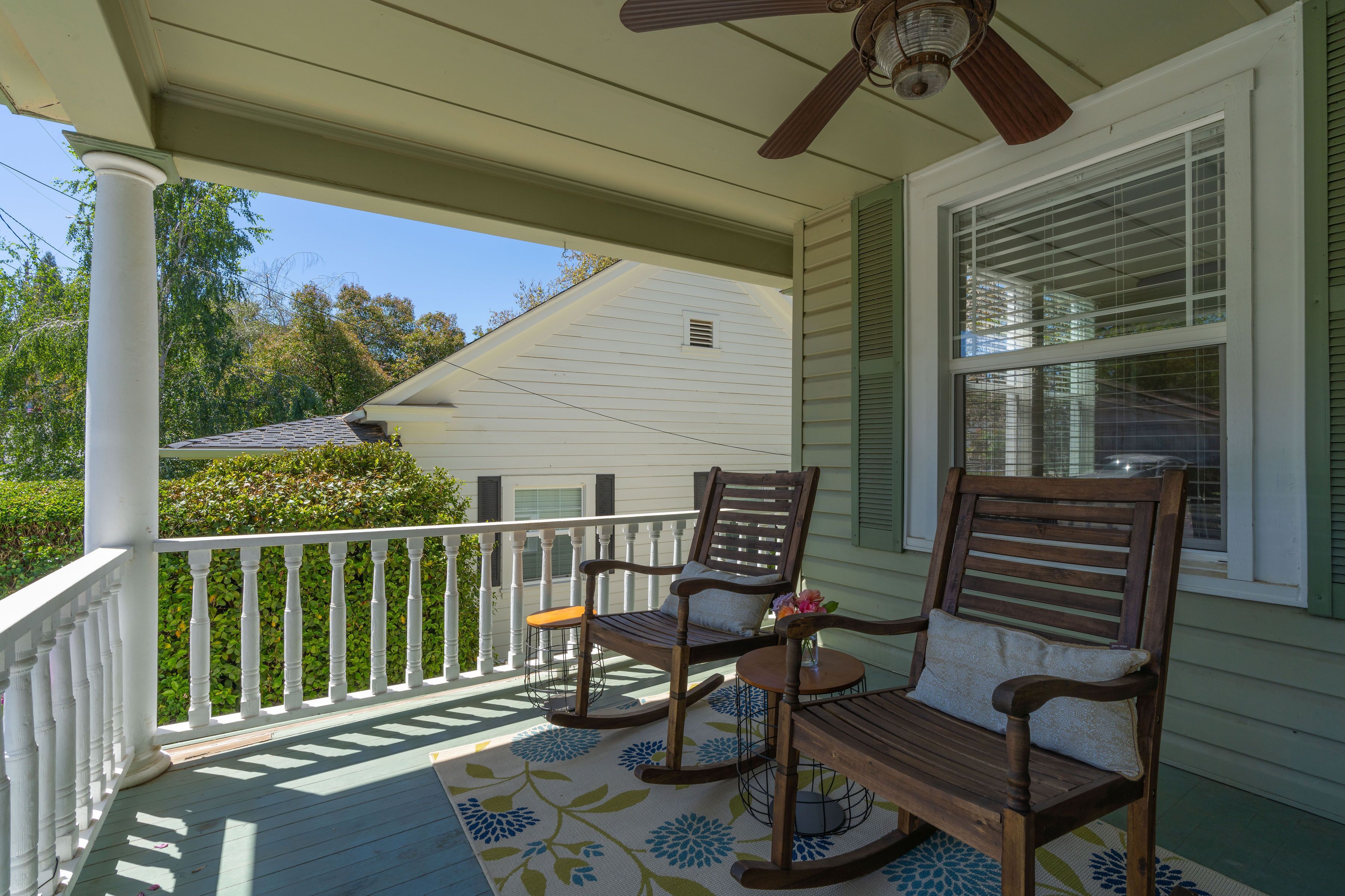 Beautifully Updated Victorian 2 blocks from Historic Main Street!