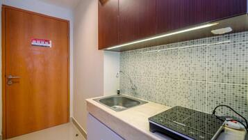 Room | Private kitchen | Fridge, stovetop, electric kettle, cookware/dishes/utensils