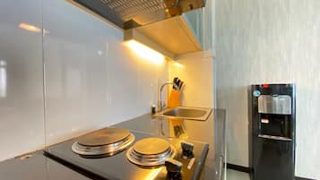 Rum | Eget kök | Kylskåp, spishäll och grytor/köksredskap