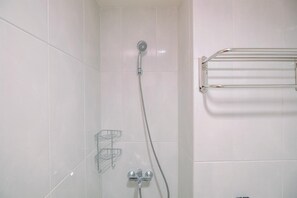 Room | Bathroom | Shower, free toiletries, towels, shampoo - Cozy Stay and Tidy Studio at Evenciio Margonda Apartment (Depok)