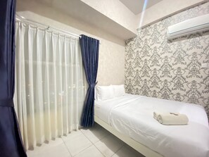 Room | 2 bedrooms, free WiFi, bed sheets - Pleasant 2BR Apartment at Newton Residence (Bandung)