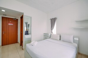 1 bedroom, free WiFi, bed sheets - Simple and Cozy Living Studio Apartment at Margonda Residence (Depok)