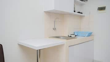 Refrigerador, placa de cocina, tetera/pava eléctrica