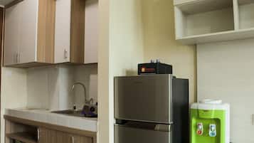 Quarto | Cozinha privada | Geladeira, cooktop, talheres/pratos/utensílios de cozinha