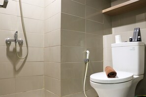 Phòng | Phòng tắm | Buồng tắm vòi sen, đồ dùng nhà tắm miễn phí, khăn tắm 