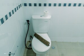 Quarto | Banheiro | Chuveiro, produtos de toalete grátis, toalhas de banho