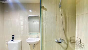 Room | Bathroom | Shower, free toiletries, towels