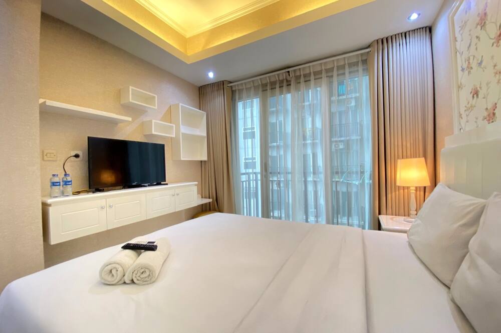 Well Furnished Studio Room at Grand Asia Afrika Apartment