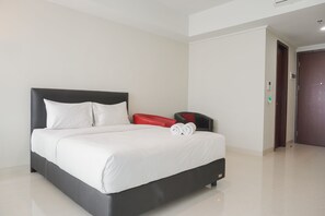 1 bedroom, bed sheets - Comfort and Homey Studio at Green Sedayu Apartment (Jakarta)