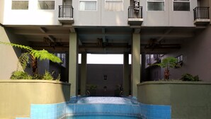 Ảnh chưa phân loại, 2 trong số 8 ảnh, nút