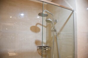 客房 | 浴室 | 淋浴設備、免費梳洗用品、提供毛巾、洗頭水