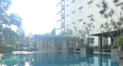 Spacious 2BR Apartment at Pinewood near JATOS