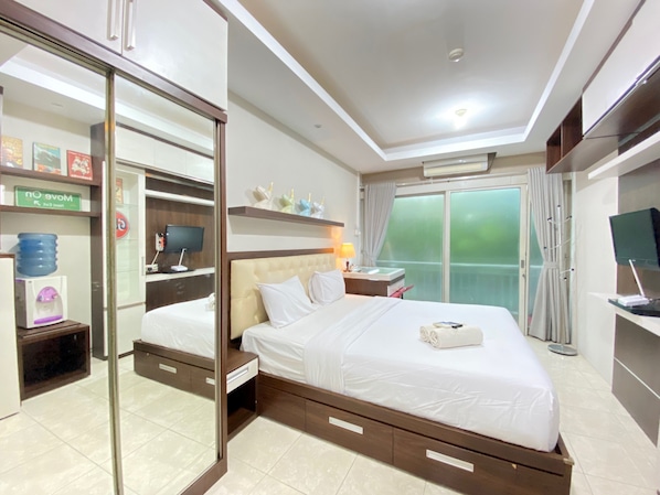 Room | 1 bedroom, bed sheets - Comfy Studio Room at Galeri Ciumbuleuit 1 Apartment (Bandung)