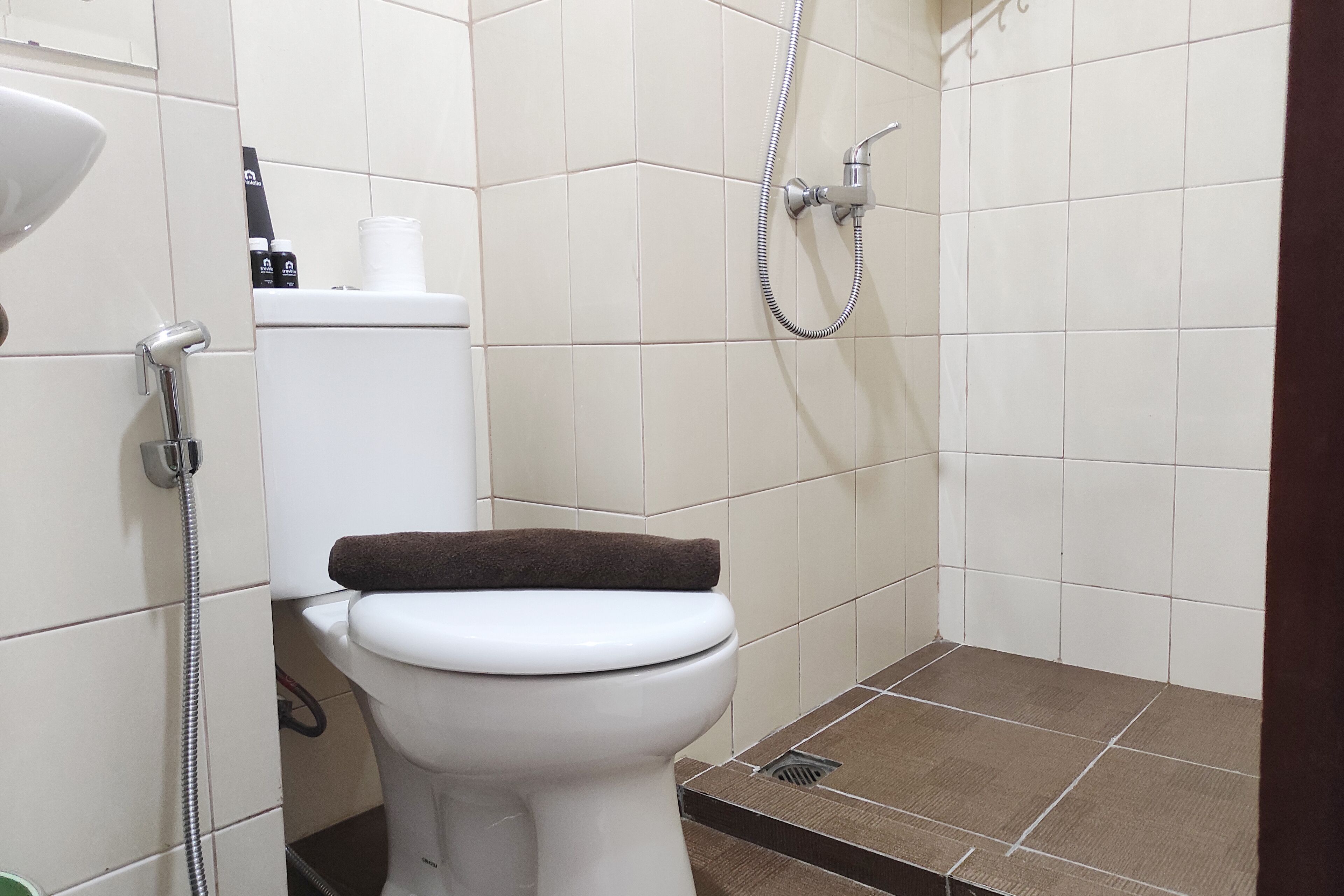 Chambre | Salle de bain | Douche, articles de toilette gratuits, serviettes fournies, shampoing