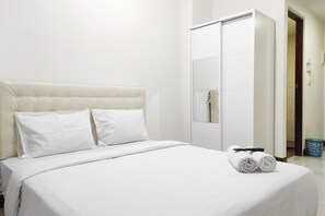 Room | 1 bedroom, free WiFi, bed sheets - Simply Homey Studio at Vida View Apartment (Makassar)