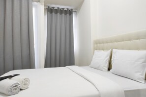 Room | 1 bedroom, free WiFi, bed sheets - Simply Homey Studio at Vida View Apartment (Makassar)