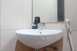 Quarto | Banheiro | Chuveiro, produtos de toalete grátis, toalhas de banho 