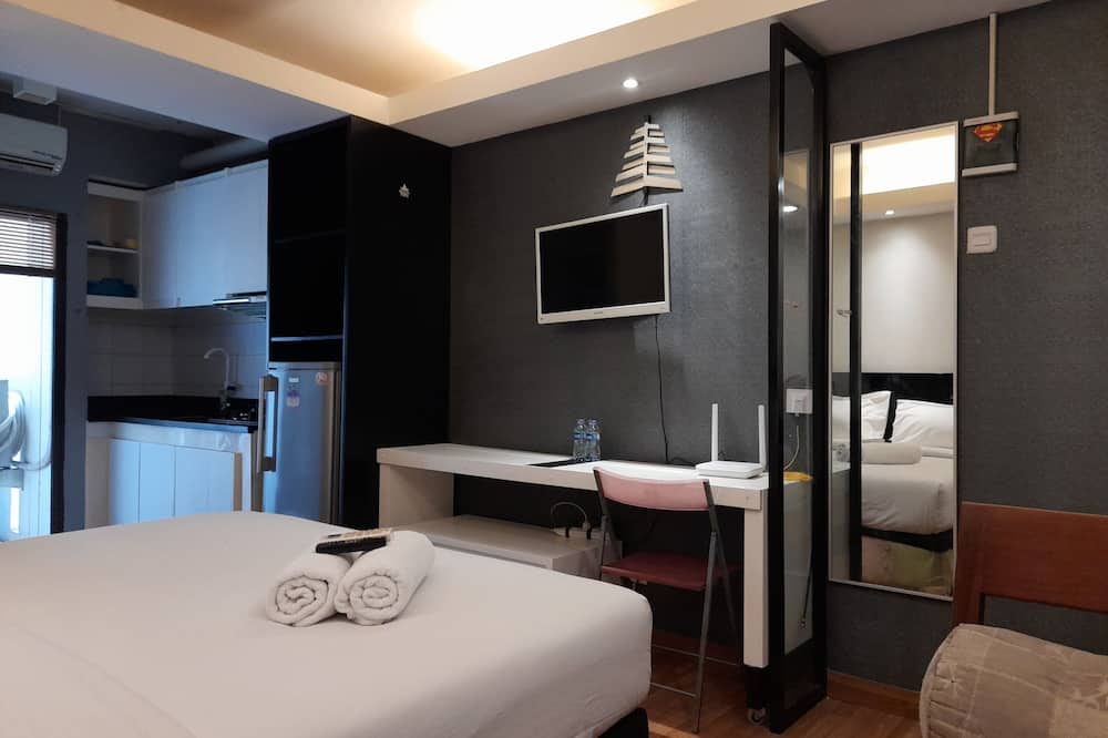 Modern Studio Room at Gateway Ahmad Yani Cicadas Apartment