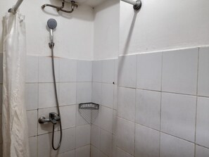 Bathroom - Modern Studio Room at Gateway Ahmad Yani Cicadas Apartment (Bandung)