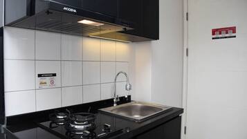 Room | Private kitchen | Fridge, stovetop, cookware/dishes/utensils
