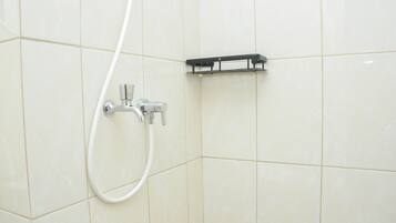 Room | Bathroom | Shower, free toiletries, towels, shampoo