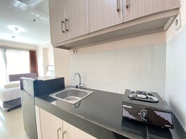 Room | Private kitchen | Fridge, stovetop, cookware/dishes/utensils