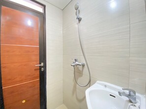 Room | Bathroom - Simply Bright Studio Room at Gateway Pasteur Apartment (Cimahi)