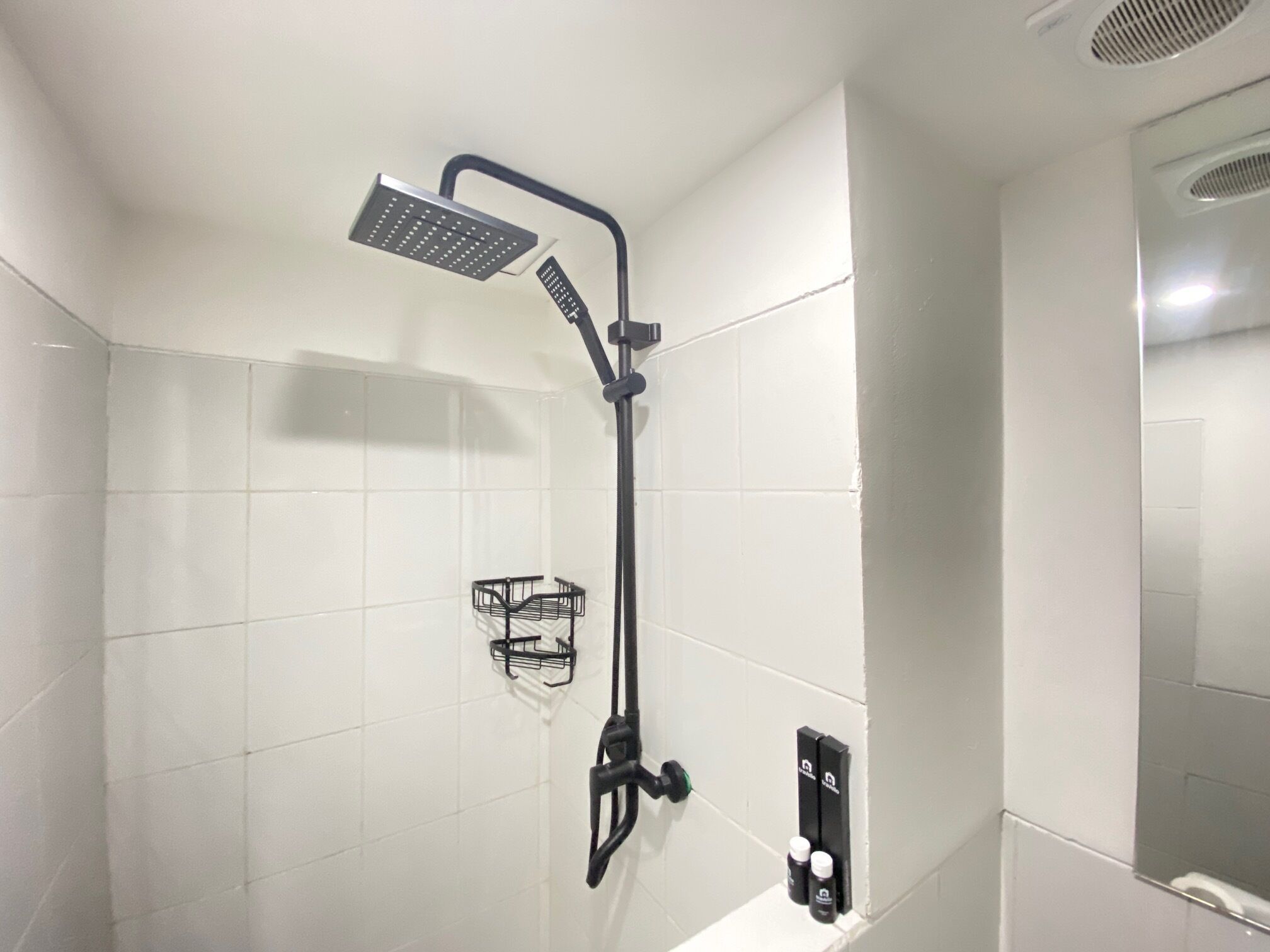 Room | Bathroom | Shower, free toiletries, towels, shampoo