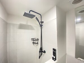 客房 | 浴室 | 淋浴设施、免费洗浴用品、毛巾、洗发水