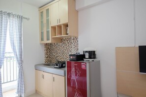 Room | Private kitchen | Fridge, stovetop, cookware/dishes/utensils