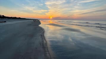 Espreguiçadeiras, toalhas de praia