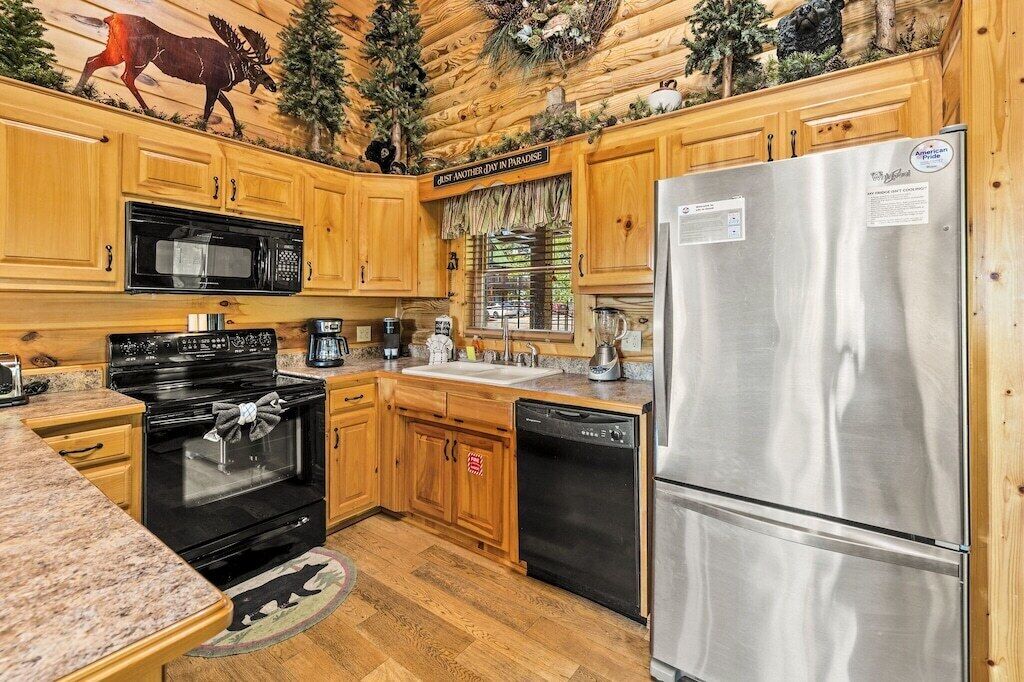 Perfect Relaxing Cabin Getaway! HOT TUB +Near TOWN