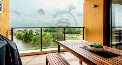 Oceanfront Marvel: Harbour View ~ Pool ~ Parking