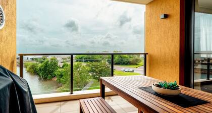 Oceanfront Marvel: Harbour View ~ Pool ~ Parking