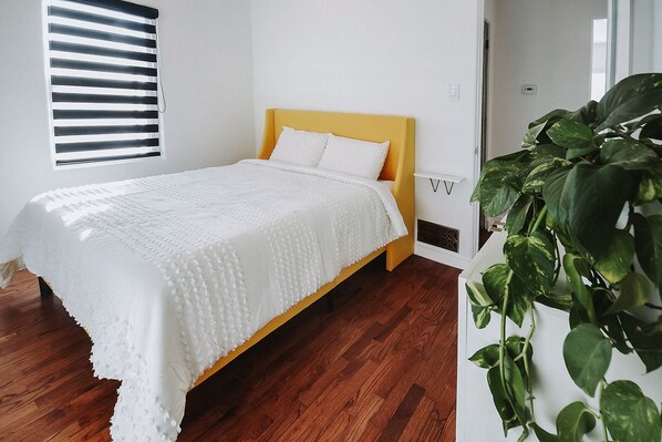 4 bedrooms, desk, iron/ironing board, travel cot