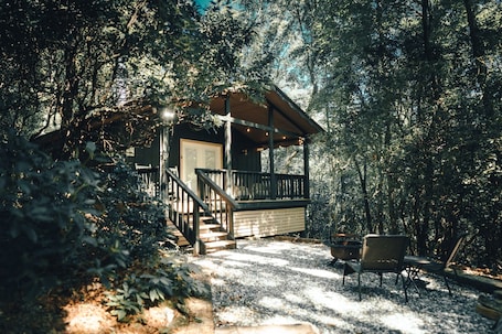 Exterior. Modern Boho Cabin - Romantic Couples Getaway - Luxury Tub - 5mi from Helen