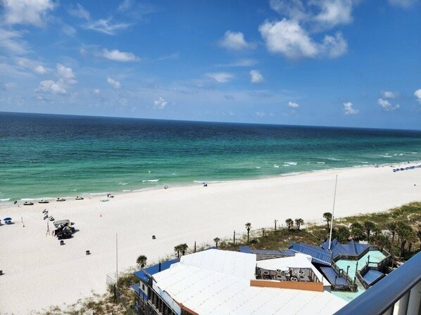 On the beach - Beachfront beautifully decorated Unit at the Summit. (Panama City)