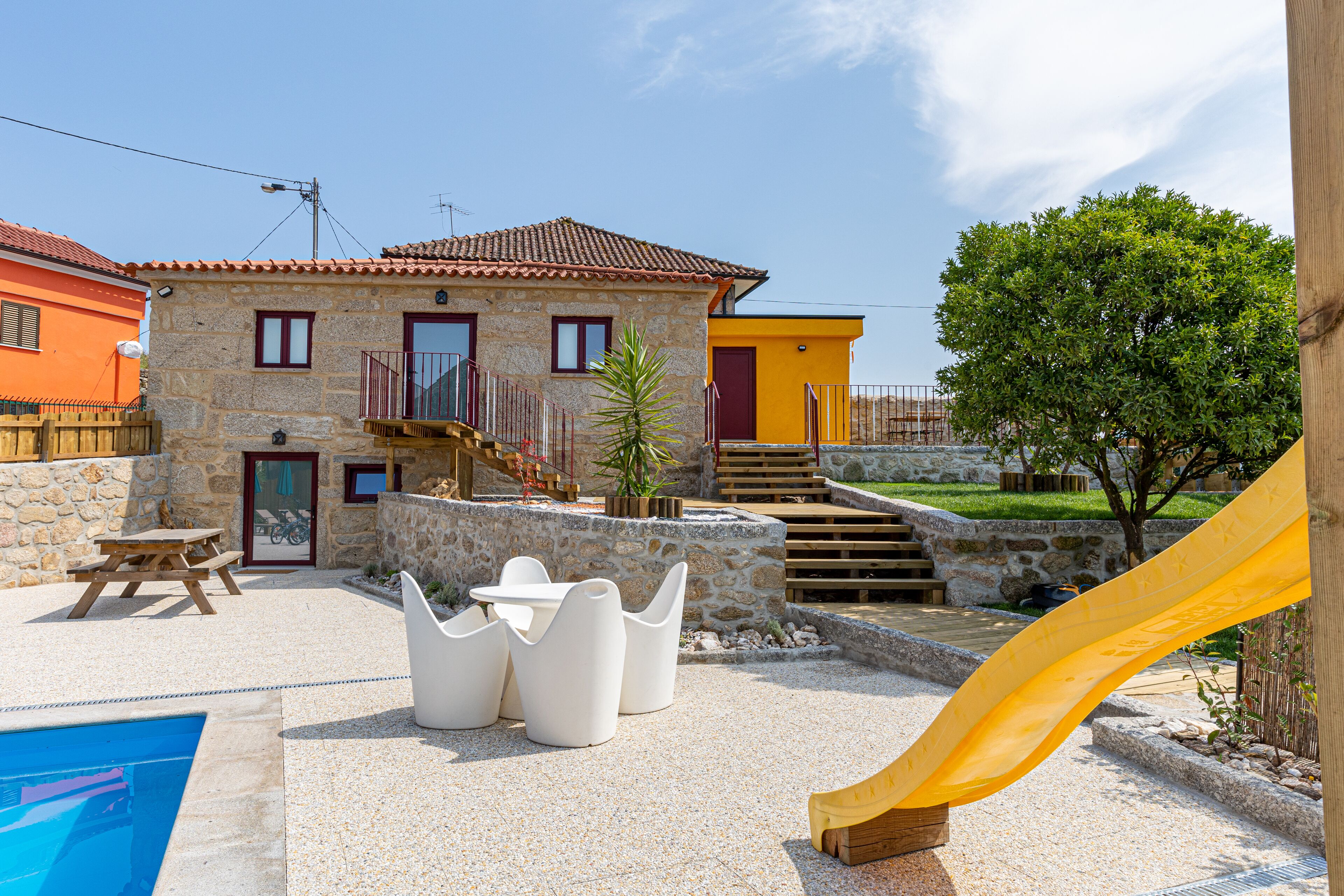 Country house, with outdoor pool and fireplace, close to Ecovia and Sistelo