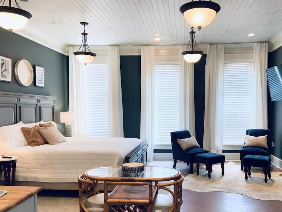 Roupas de cama premium, camas Tempur-Pedic, individualmente decorados