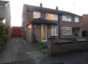 Exterior - Comfortable Family Stay With Parking and Gardens (Cambridge)