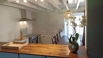 雪櫃、微波爐、焗爐、爐具