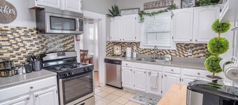 Stunning 3 BR Home Near DT Alamodome - Riverwalk