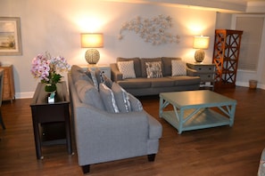Smart TV, stereo - Direct beachfront 3BR/3BA condo in Daytona Beach Shores (Daytona Beach Shores)