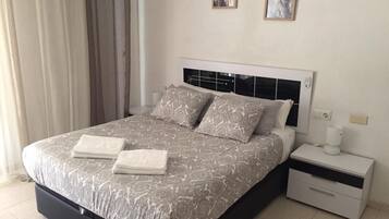 3 slaapkamers, een bureau, gratis wifi, beddengoed