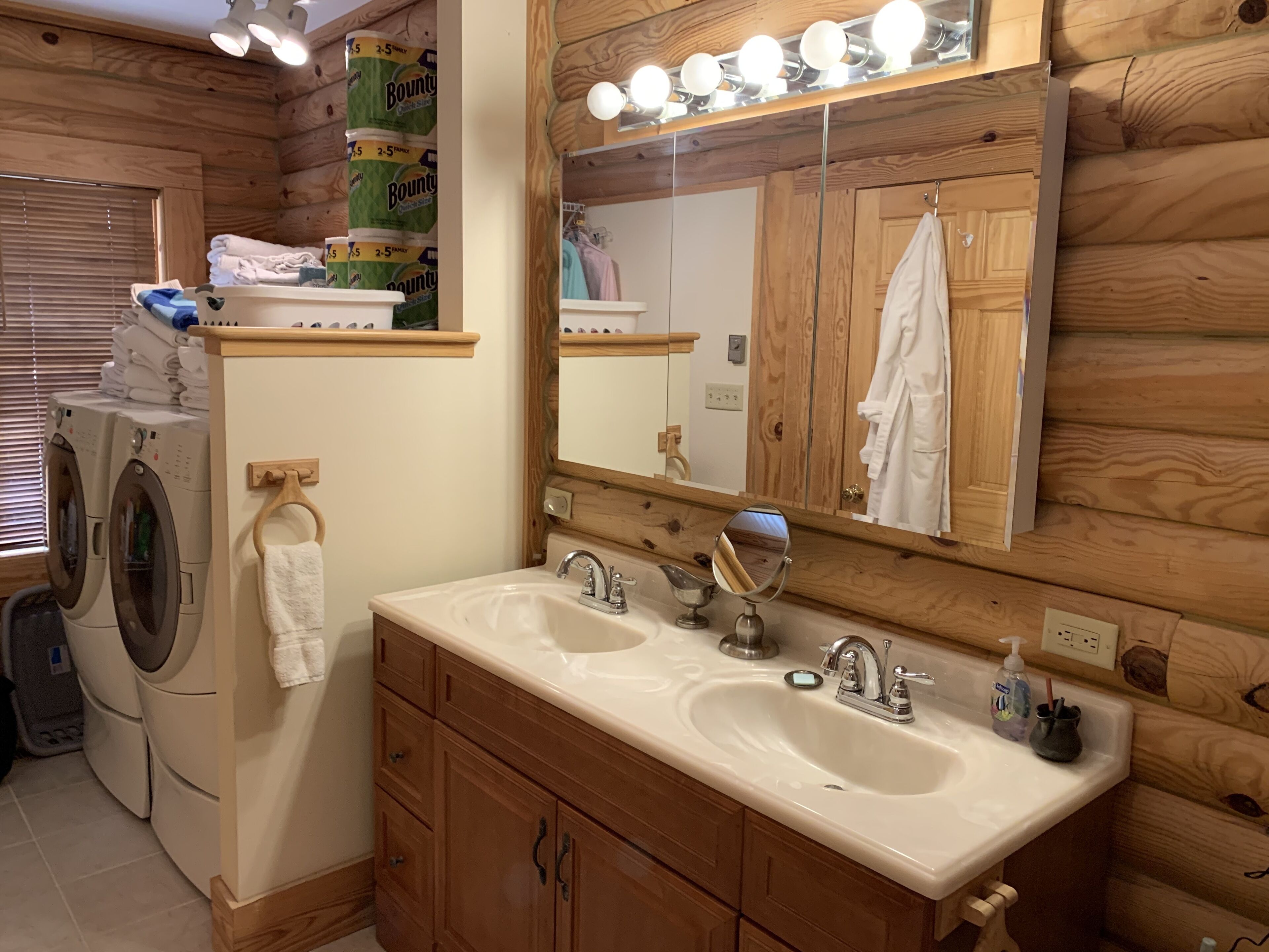 Spectacular Mountain woood cabin, family-friendly, close to The Homestead Resort