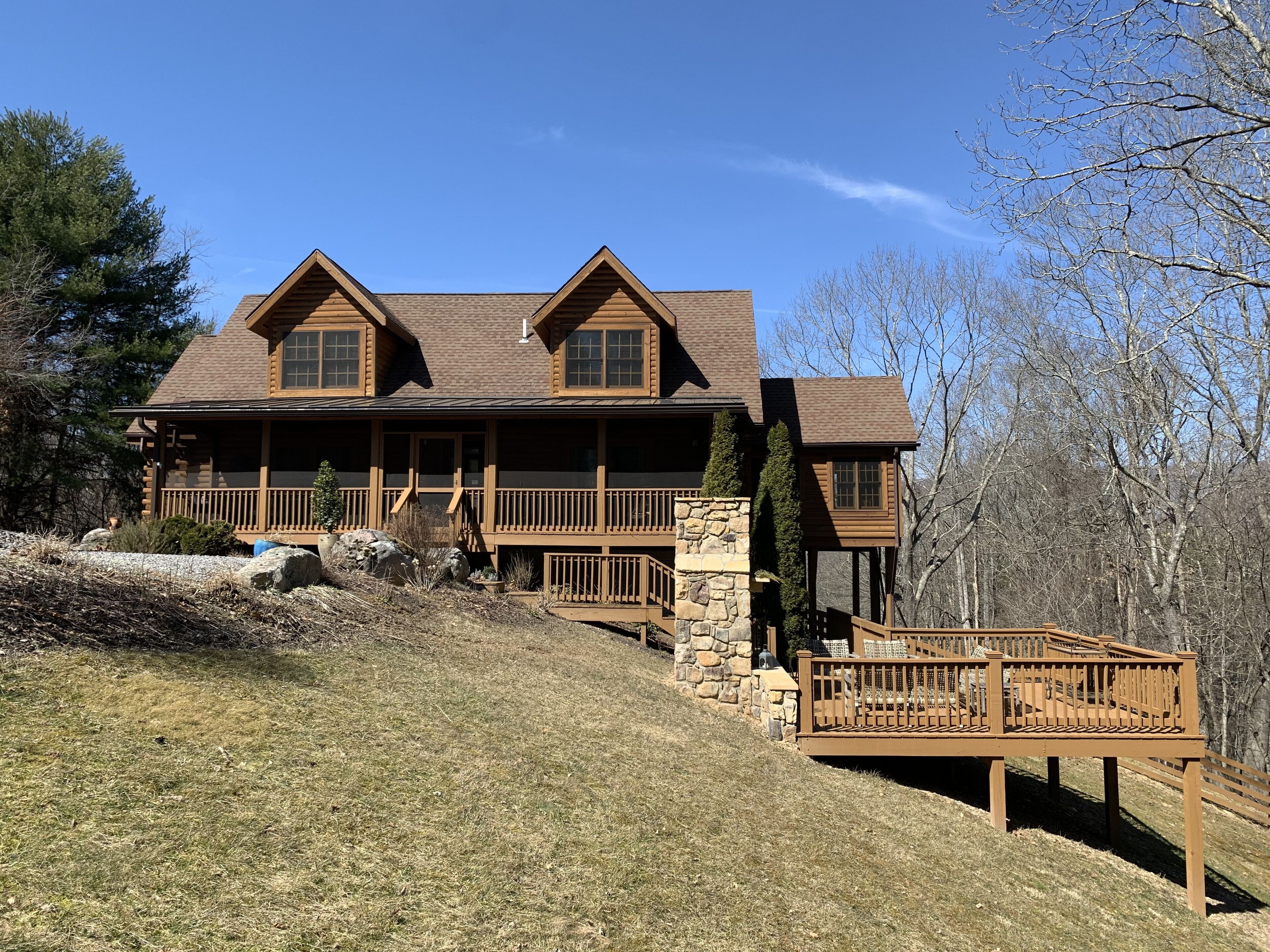 Spectacular Mountain woood cabin, family-friendly, close to The Homestead Resort