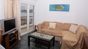 Smart TV - White Heaven. Near the Marina Lakki and a Wonderful View of the Port. (Leros)
