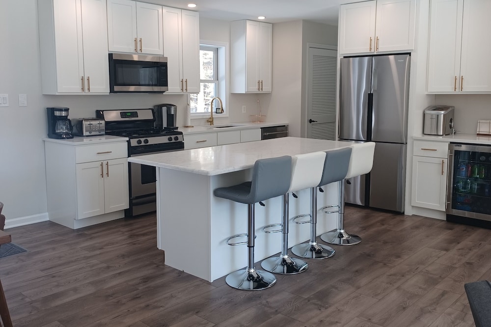 Cheerful residential home with lots of space