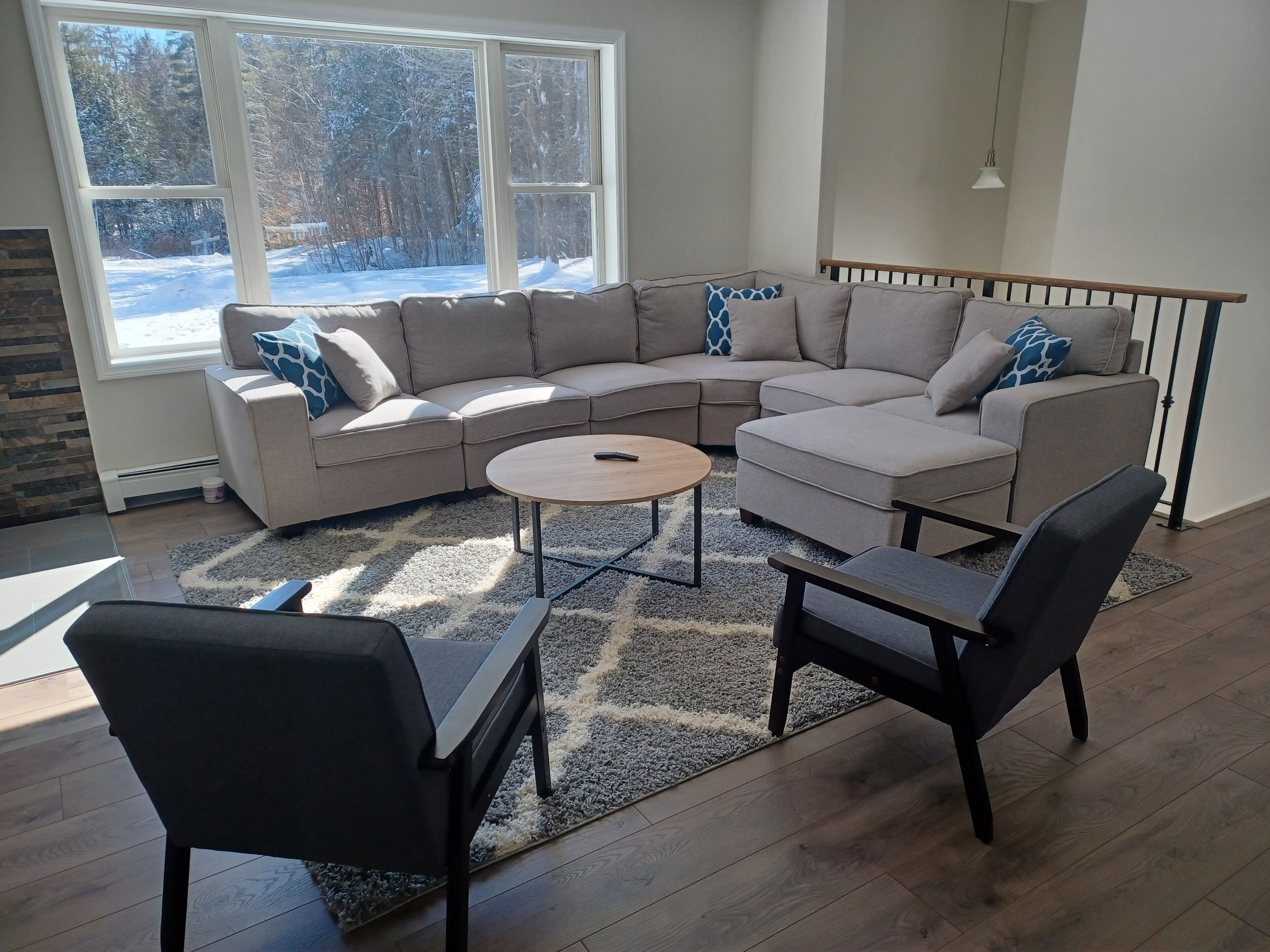 Cheerful residential home with lots of space